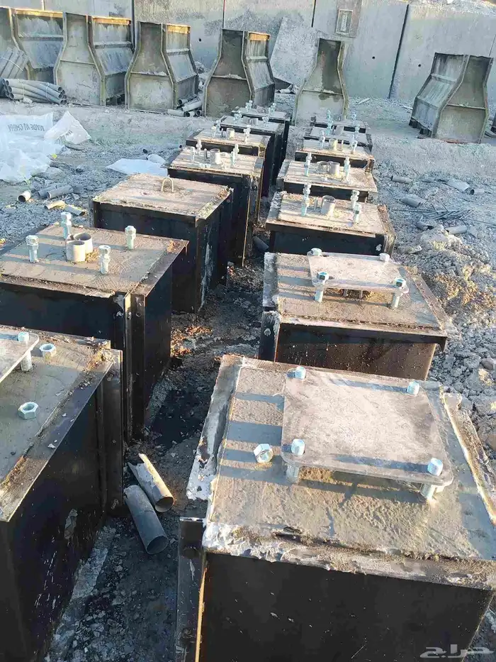 يوجد لدينا حواجز خرسانيه جهزه من جميع انواع المقاصت اتوصل 1