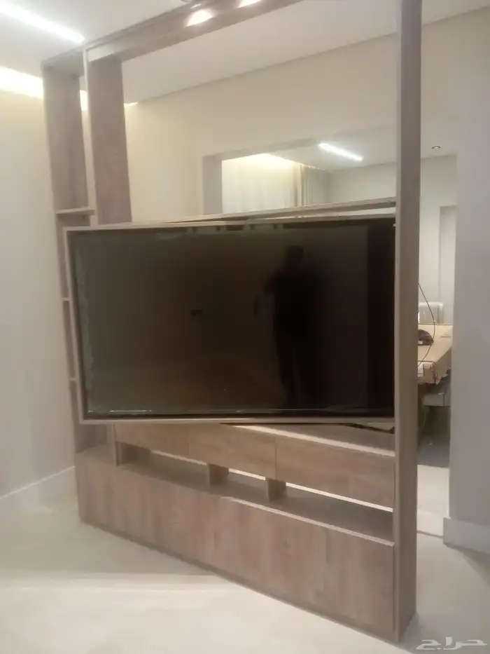 ديكور شاشه دوران 360 درجة الخامات شيبورد 1