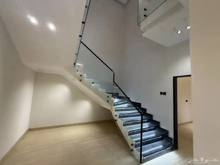 دور ارضي فاخر للبيع بحي الرحمانيه جده 10