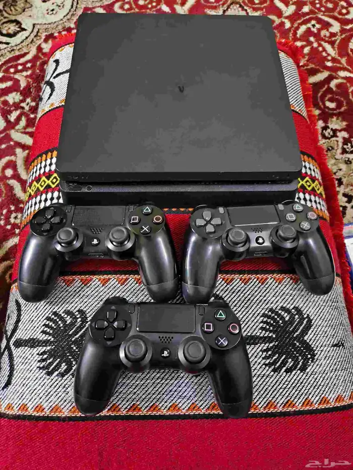 سوني فور سليم 500 غيغا مع ثلاث يدات 1