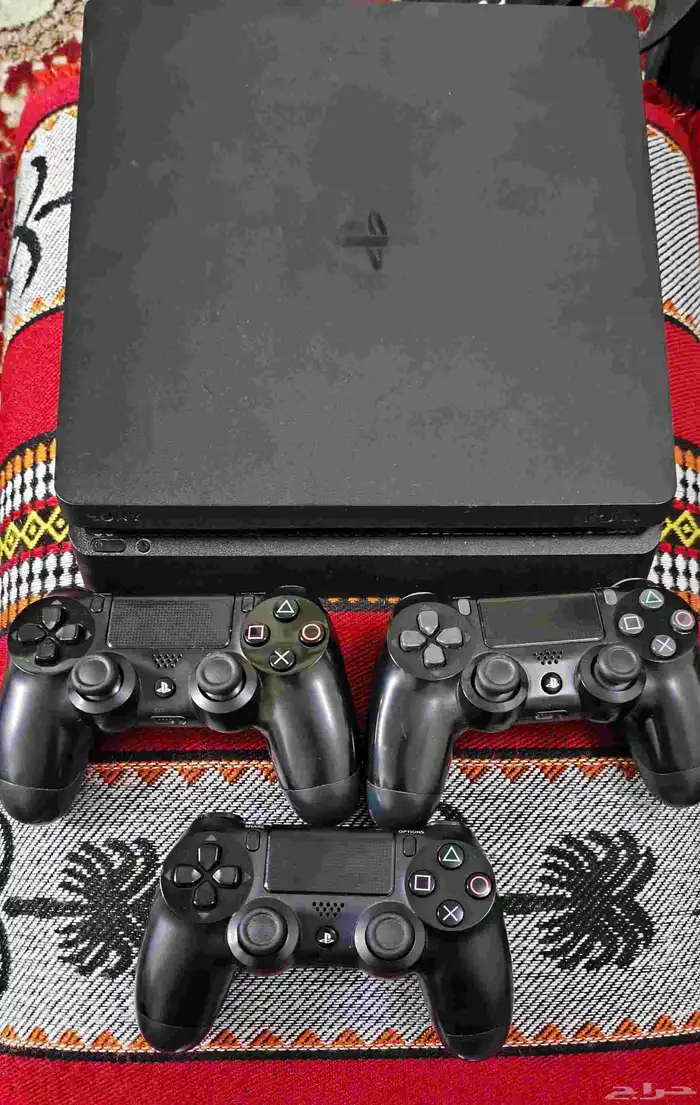 سوني فور سليم 500 غيغا مع ثلاث يدات 4