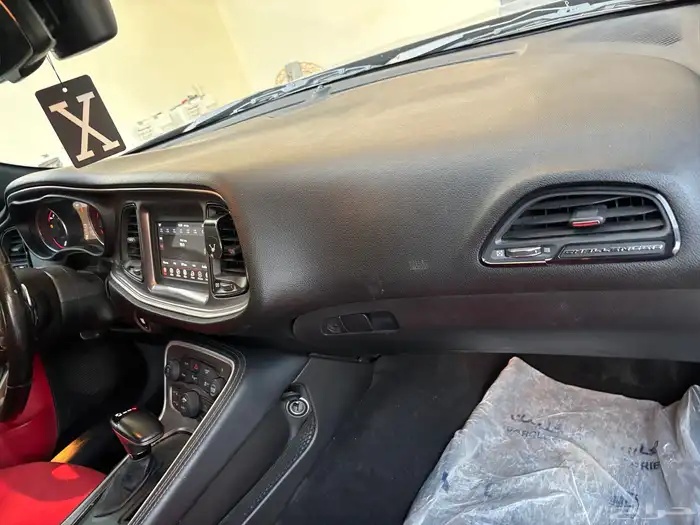 دوج تشالنجر 2022 8 سلندر لوحة دبي في الرياض 9