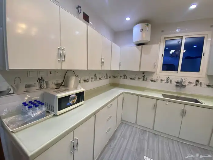 مطبخ جديد موجود فواتيره كامله مع ضمان 10سنوات 2