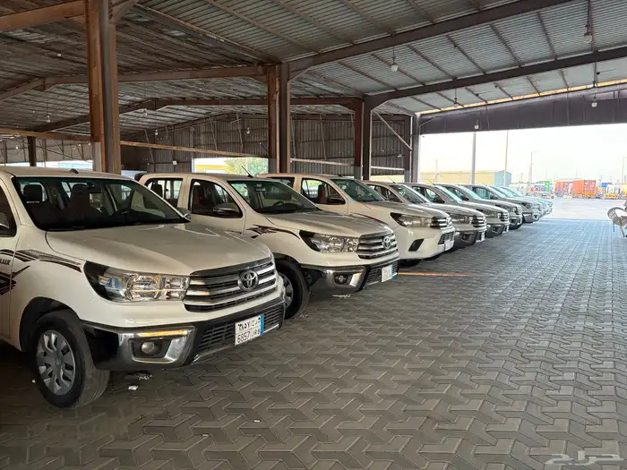 هايلوكس 20118 مرفق معها مجموعة هايلوكسات مخزنه 0