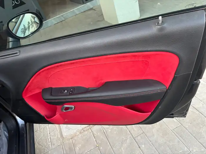 دوج تشالنجر 2022 8 سلندر لوحة دبي في الرياض 10