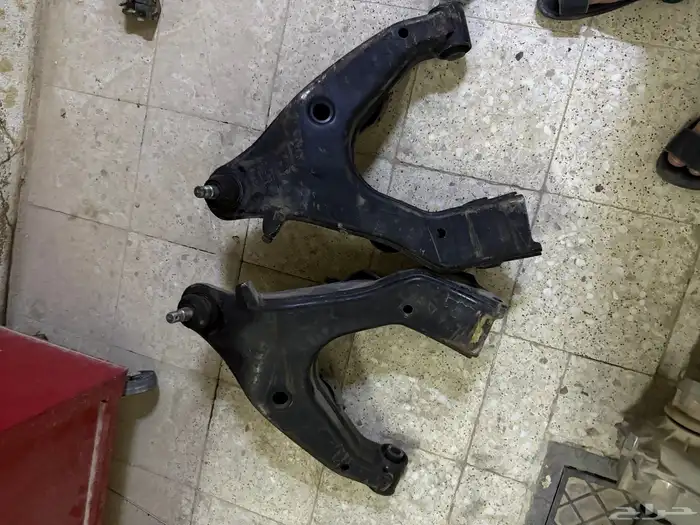 لاندكروزر مقصات مستعمله من موديل 98-2007 نضيفه 1