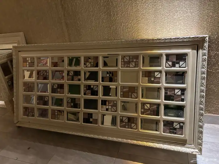 دولاب عبايات وطاوله مدخل نع مرايا 2