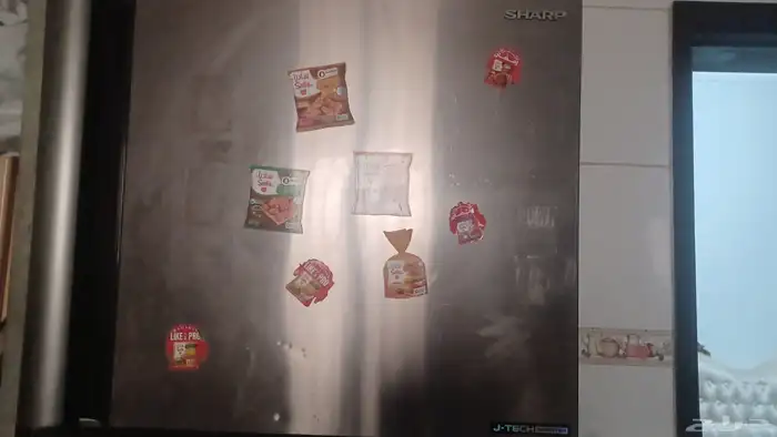 ثلاجة شارب نظيفه وتبريدها ممتاز 1