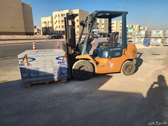 رافعات شوكية للايجار Forklifts for rent 0