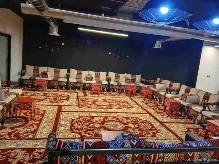 تاجير جلسات ارضيه ومرتفعه تاجير عقود لمبات 1