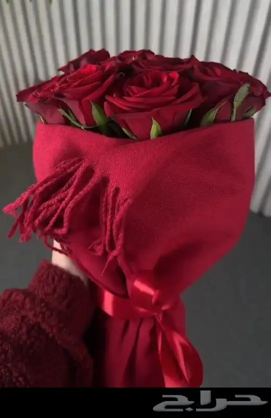 سكارف ميكاسا مع باقة ورد طبيعي 2