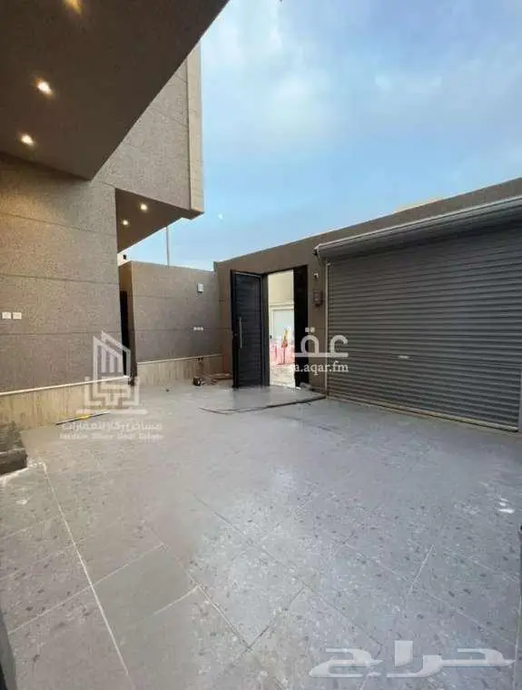 فيلا للبيع   تصميم عصري وموقع مميز في حي السعادة 3