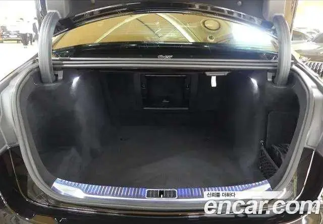 Mercedes-Benz S-Class 2025 S450L 4MATIC 12