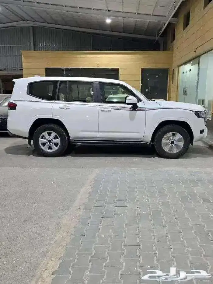 لاندكروزر GXR هدد فتحة بريمي 2025 اقل سعر لدى الحسن 3