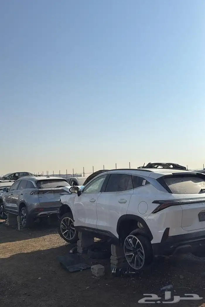 يوجد لدينا جميع انواع قطع غيار السيارات المستخدمه تشليح 8