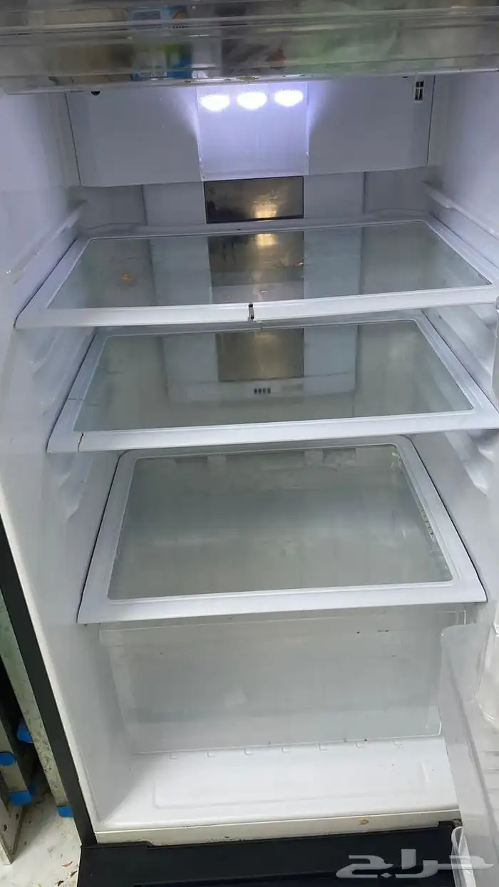 ثلاجة شارب نظيفه وتبريدها ممتاز 3