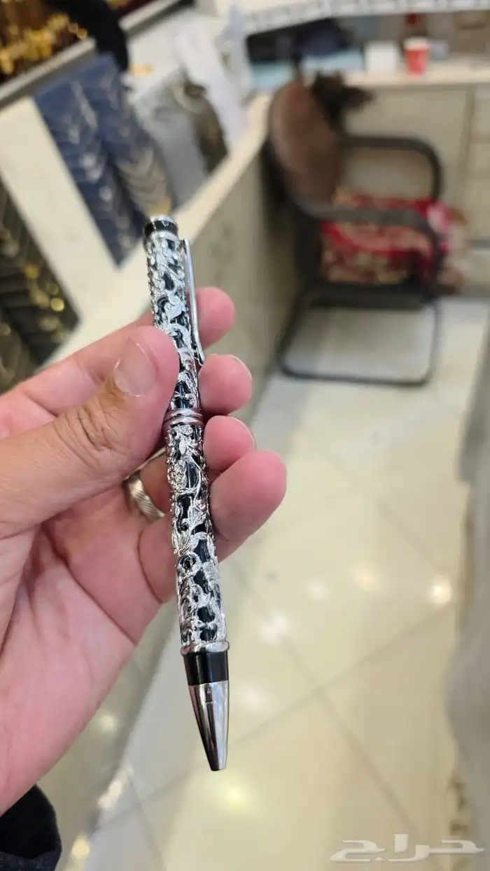 قلم فاخر من مجموعة لازوردي للذهب والمجوهرات 1