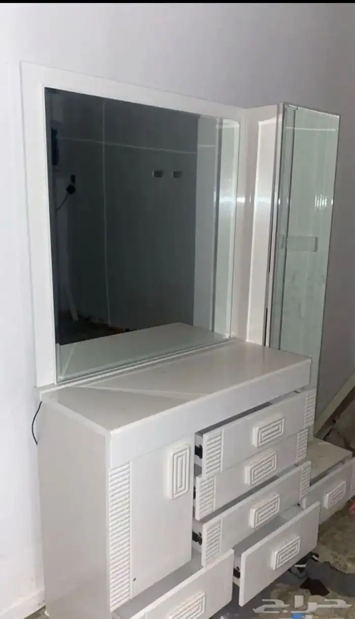 دولاب وتسريحه لببيع 0