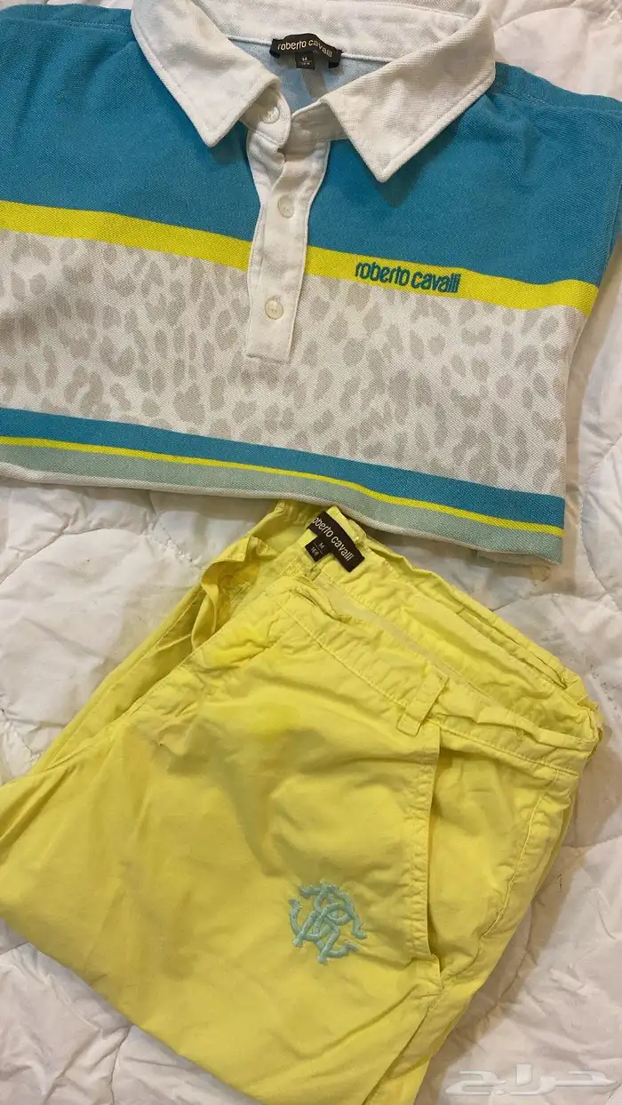 تشيرت وبنطلون من ماركة روبرتو كفالي 0