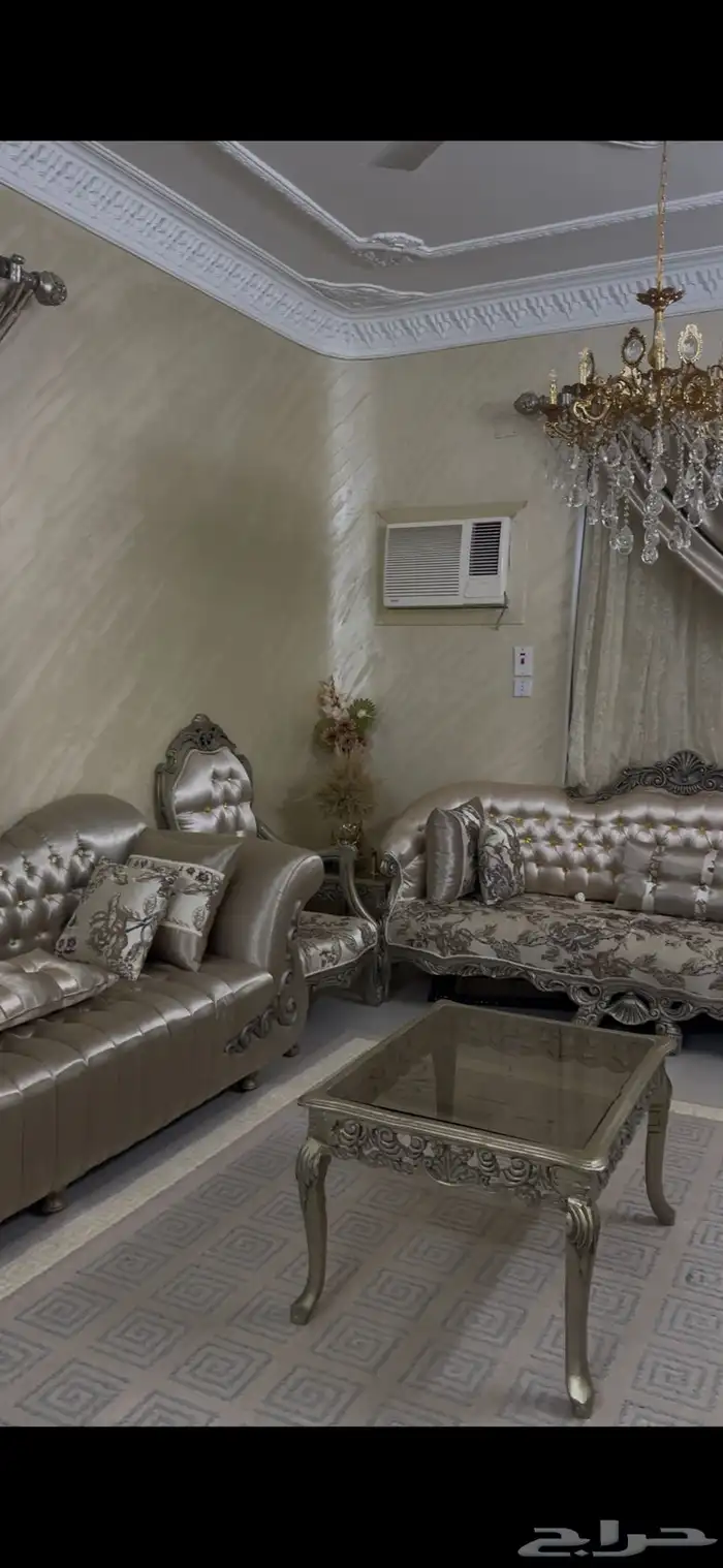 اثاث مستعمل كنب و مساند مع الستائر و الطاولات للبيع 0