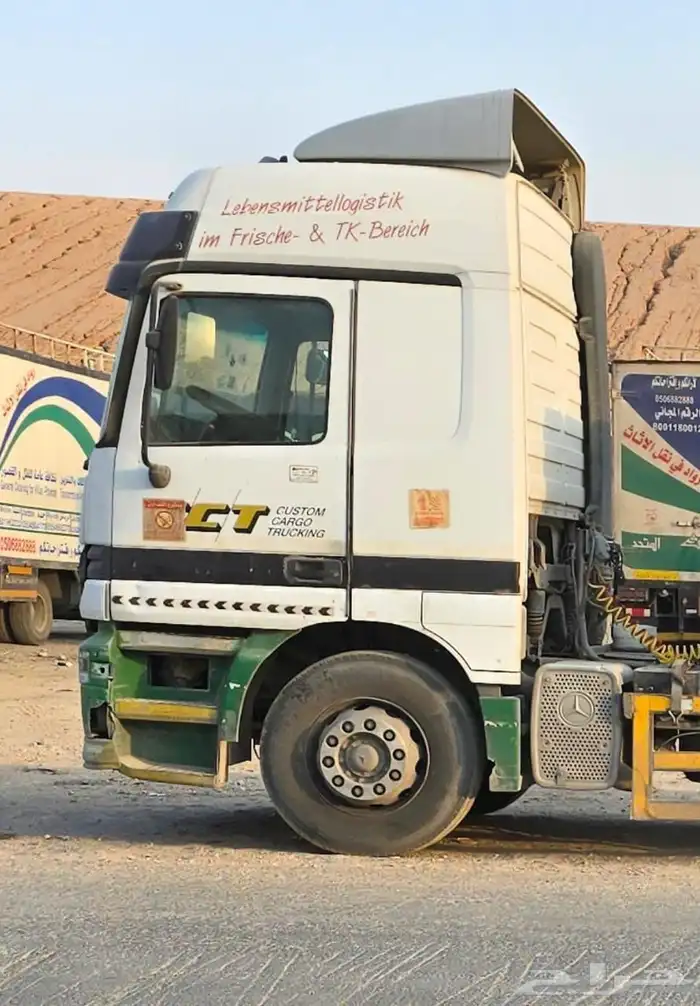 للبيع راس تريلا ا2000 1