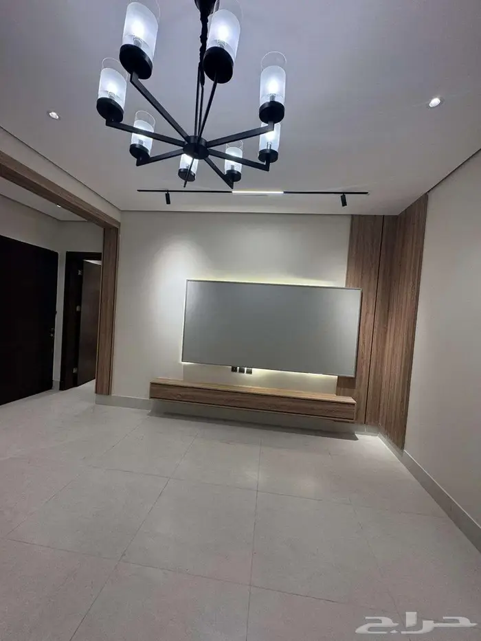 شقة دور ثاني للبيع بحي الاخضر 5