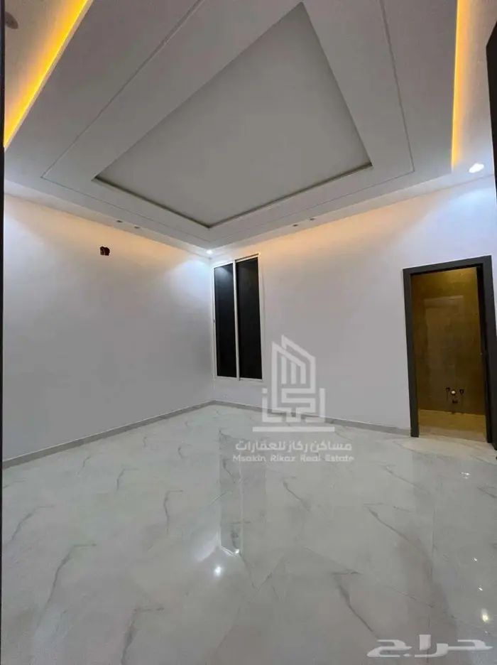 فيلا للبيع   تصميم عصري وموقع مميز في حي السعادة 12