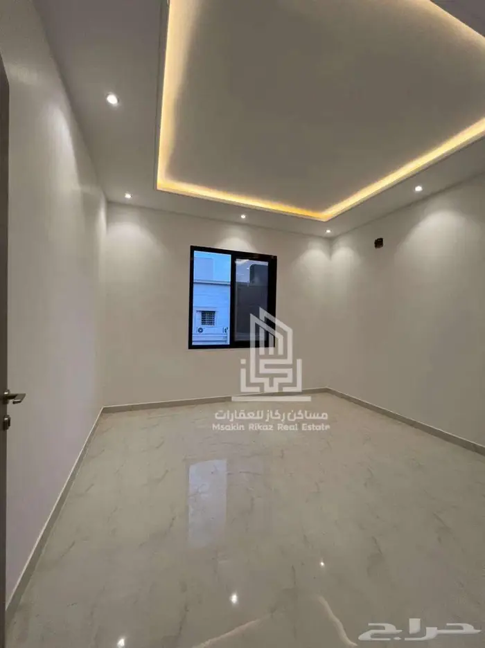 فيلا للبيع   تصميم عصري وموقع مميز في حي السعادة 15