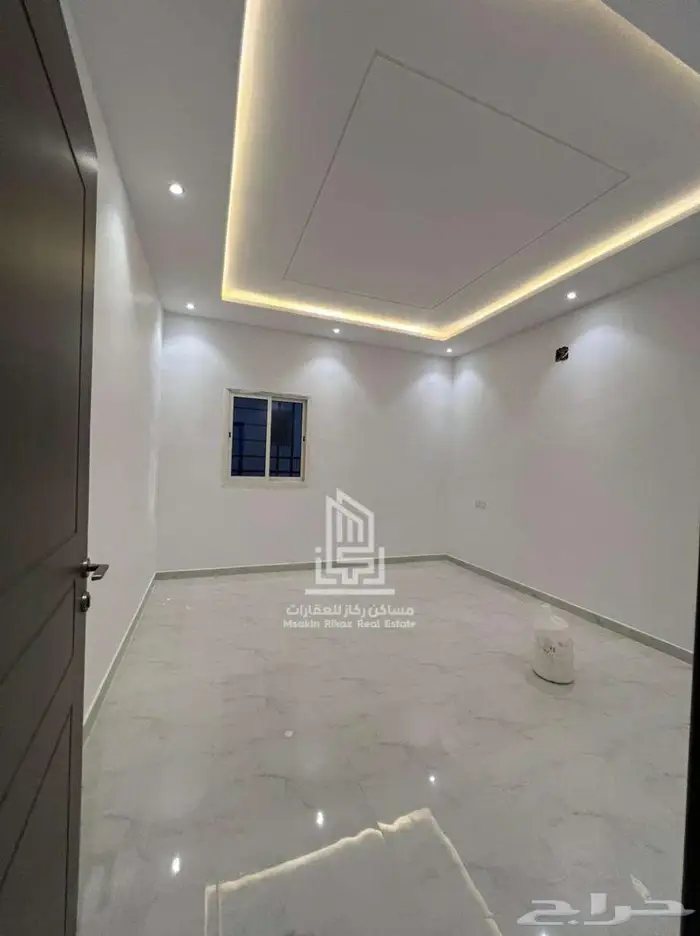 فيلا للبيع   تصميم عصري وموقع مميز في حي السعادة 14