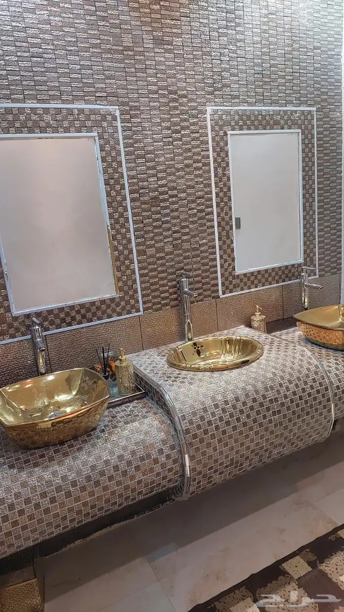 للبيع فله مع شقتين تجمع بين السكن المميز والاستثمار الذكي 4