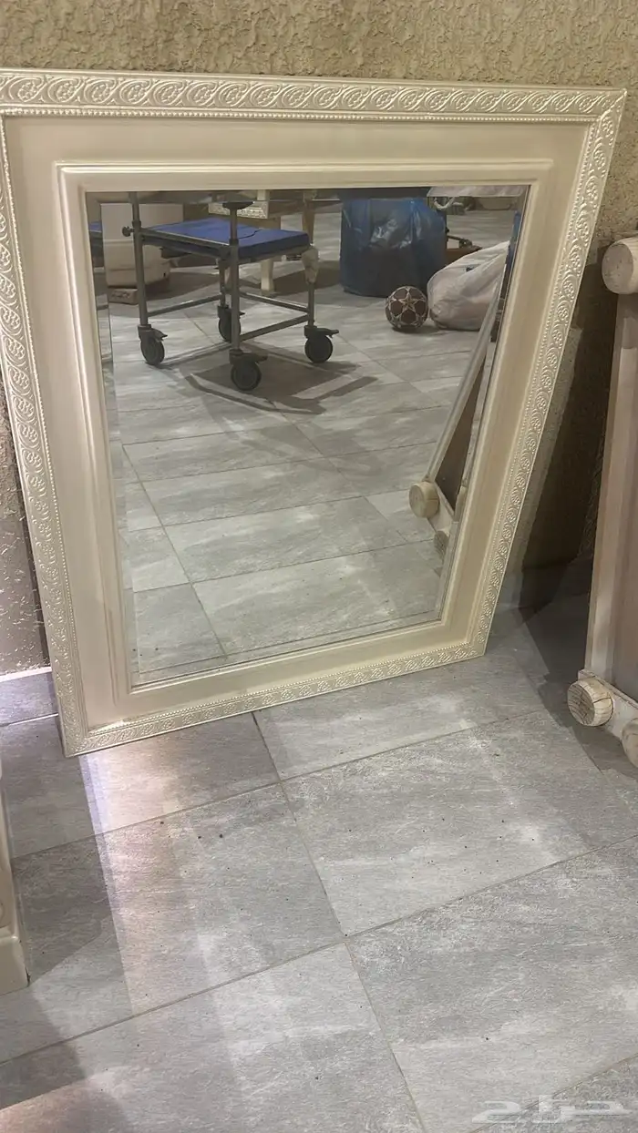 دولاب عبايات وطاوله مدخل نع مرايا 4