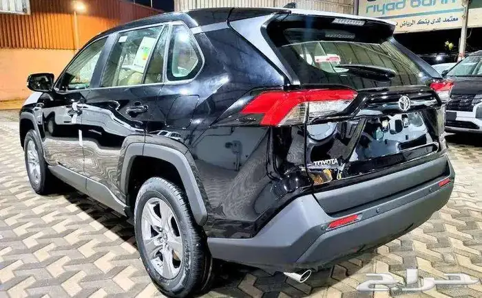 تويوتا راف فور LE بنزين دفع رباعي 2025 3