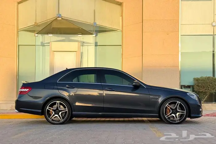 مرسيدس E63 AMG V8 2013 رمادي غامق سعودي 2