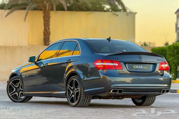 مرسيدس E63 AMG V8 2013 رمادي غامق سعودي 3