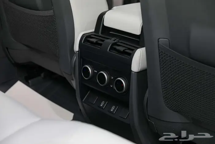 لاند روفر دفيندر 110 SE X-Dynamic V4 موديل 2026 10