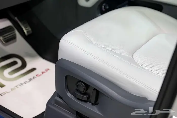 لاند روفر دفيندر 110 SE X-Dynamic V4 موديل 2026 8