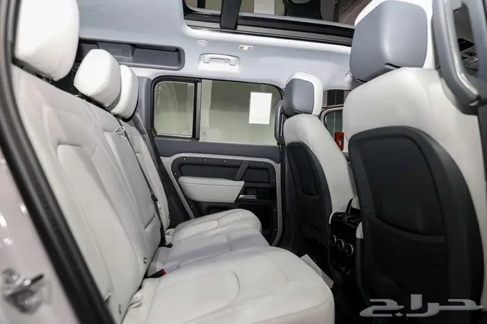 لاند روفر دفيندر 110 SE X-Dynamic V4 موديل 2026 9