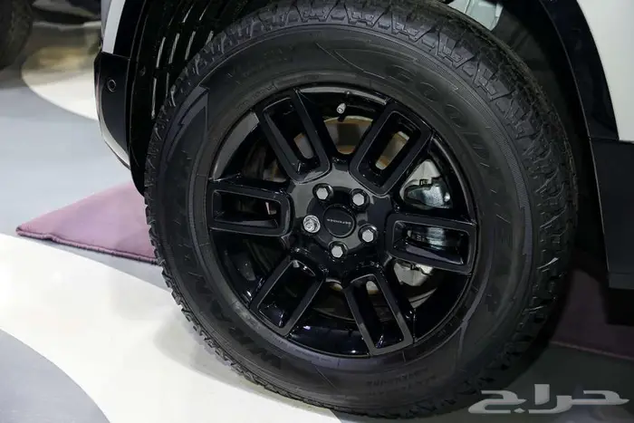 لاند روفر دفيندر 110 SE X-Dynamic V4 موديل 2026 4