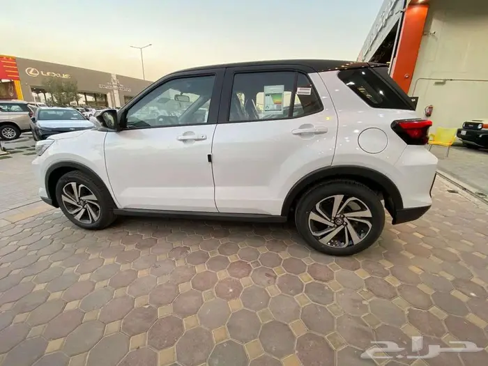 تويوتا رايز 2026 ( اصفار) سقف اسود شاشة كاميرا ثبات الكتروني 4