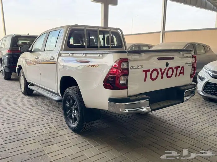 هايلكس غمارتين دبل بنزين بصمه 2025 بريمي بااقل الاسعاار 3