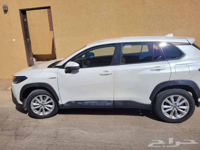 كورولا كروس نص فل هايبرد21 8