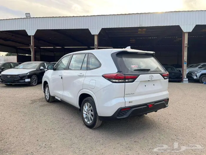 تويوتا انوفا 2025 نقد وتقسيط 3