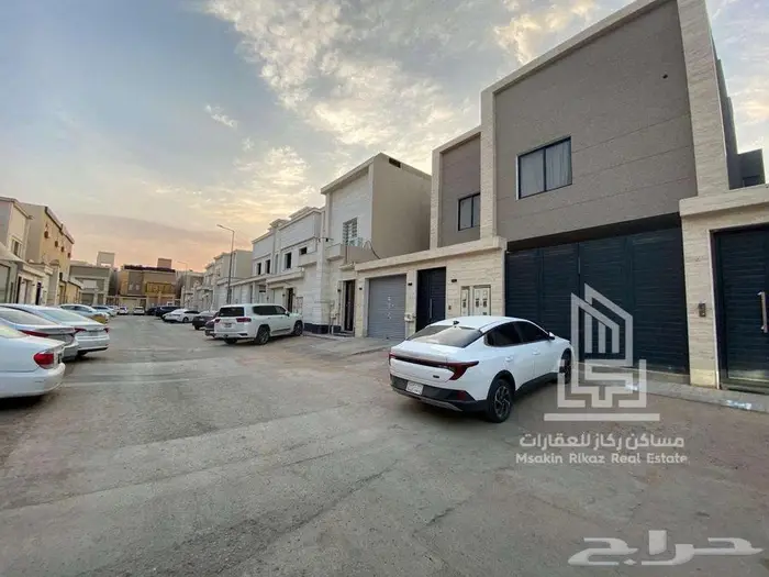 فيلا للبيع   تصميم عصري وموقع مميز في حي السعادة 2