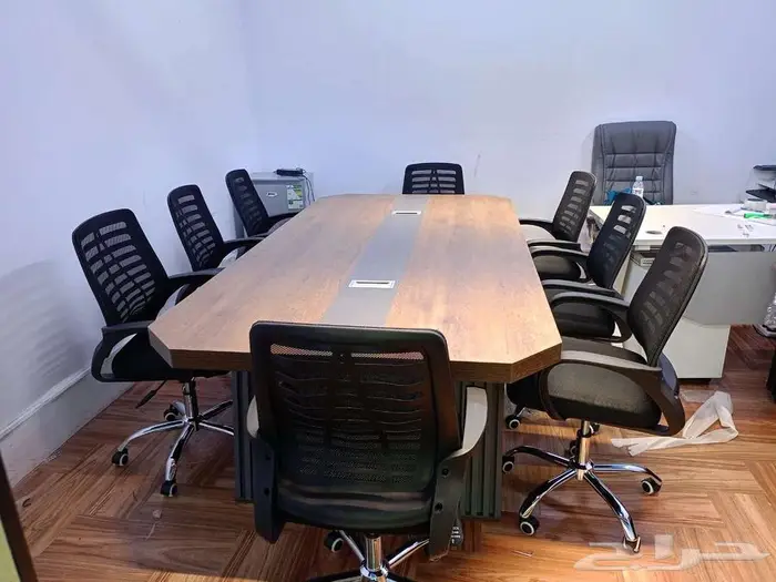 طاولة الاجتماع متوفر بتصاميم عصرية وفي توصيل نفس يوم طلب 0