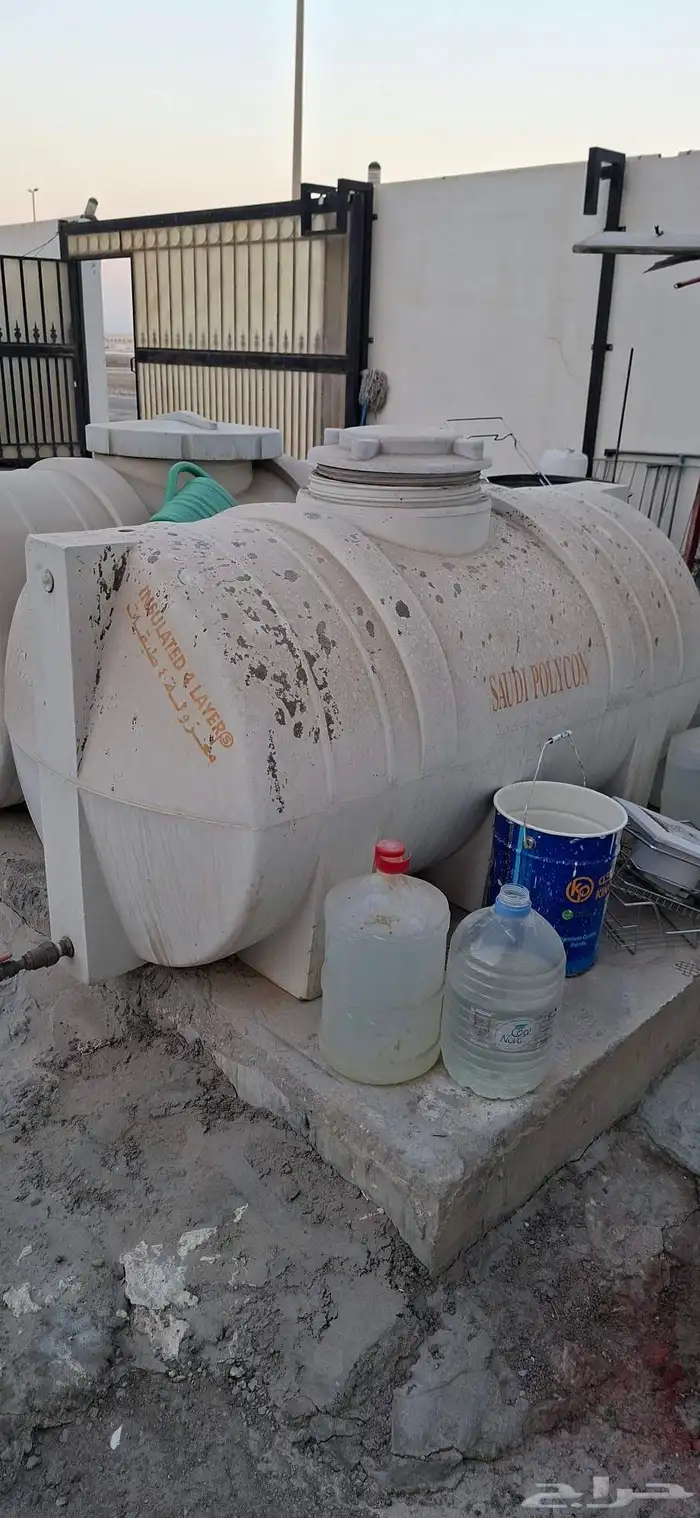خزان ماء فيبرجلاس سعة 1200 لتر مستخدم عدد اثنين 300 فقط 2