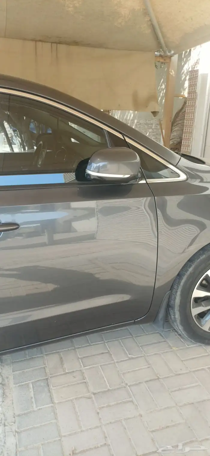 سيارة كيا كرنفال موديل 2016 1