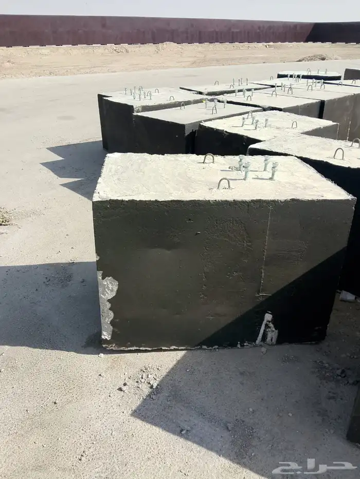يوجد لدينا حواجز خرسانيه جهزه من جميع انواع المقاصت اتوصل 4