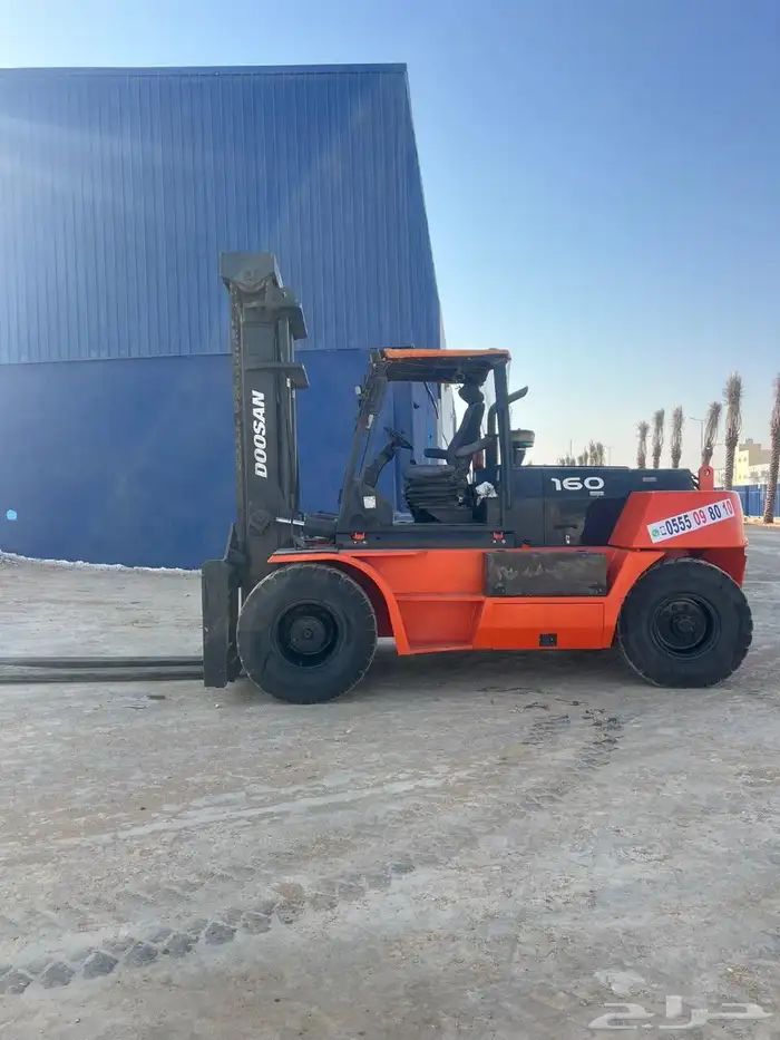 رافعات شوكية للايجار Forklifts for rent 1