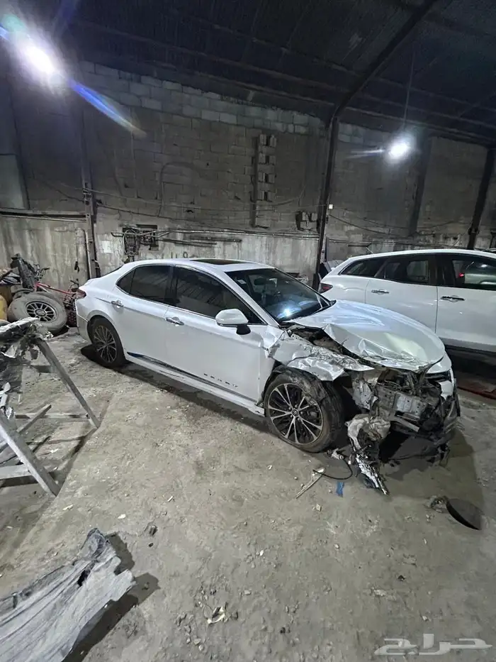 كامري 2019 فل كامل مصدوم للبيع 13