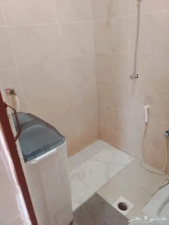 غرفه عزاب مدخل خاص قريب من الخدمات 5